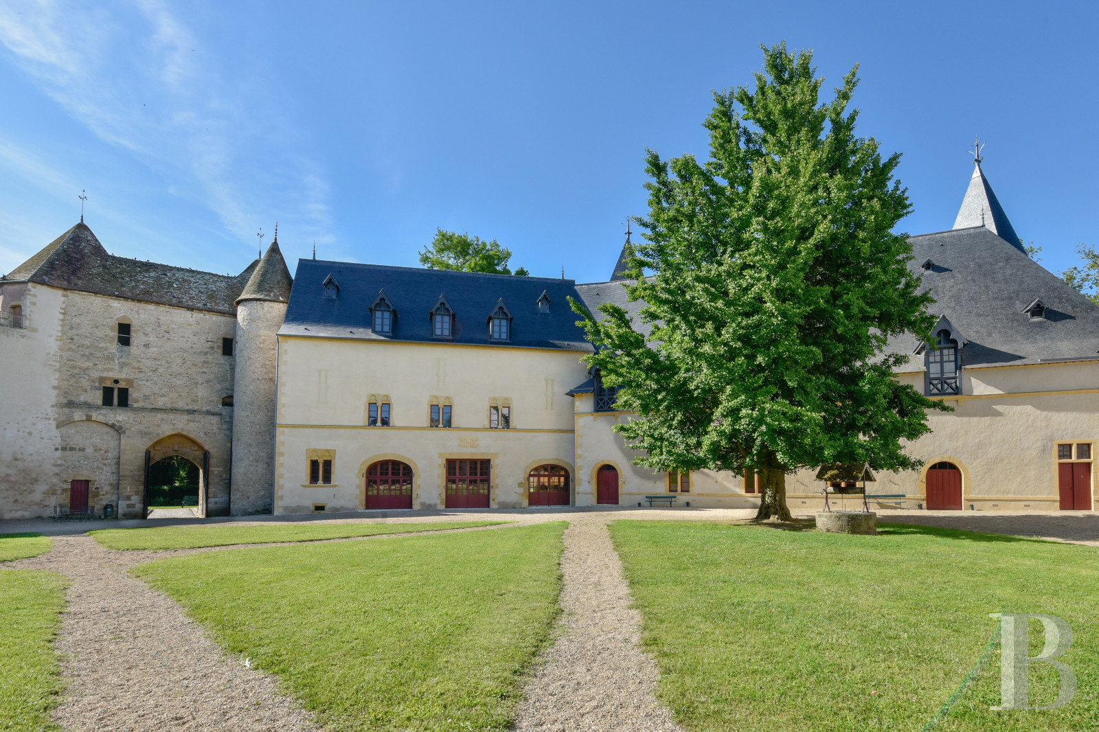 À Ainay-le-Vieil, entre Bourges et Montluçon, une forteresse séculaire tout en raffinement  - photo  n°43